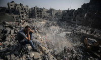 Israel thả hàng trăm quả bom tấn xuống Gaza 