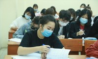 Sinh viên năm cuối được nhiều trường ưu tiên cho học trực tiếp từ tháng 11 Ảnh: Như Ý 