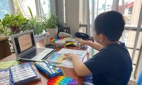 Năm học 2021-2022 chịu tác động bởi COVID-19, hàng chục địa phương vẫn phải dạy học trực tuyếnẢnh: Quỳnh Anh 