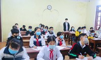 Học sinh lớp 9 tại huyện Ba Vì, Hà Nội trong ngày đầu tựu trườngẢnh: Trọng Tài 