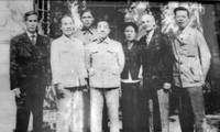 Nhà thơ Tố Hữu thăm quê Mẹ Tơm tháng 2-1988