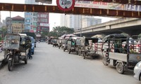 Đã quá thời gian yêu cầu thu hồi, dừng hoạt động nhưng xe ba bánh không biển số vẫn nhan nhản trên đường Hà Nội