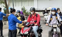 Trường ĐH Gia Định triển khai các biện pháp phòng, chống dịch bệnh COVID-19, yêu cầu sinh viên vào trường đeo khẩu trang và rửa tay sát khuẩn ảnh: Nguyễn Dũng