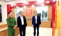 Bí thư Quận ủy Vũ Hà (người đứng giữa, hàng đầu) và Chủ tịch UBND quận Bắc Từ Liêm Lưu Ngọc Hà (người đứng bìa phải, hàng đầu)trong buổi đi thực tế và làm việc với Công an quận
