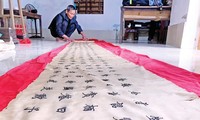 Cận cảnh sắc phong lụa gấm dài nhất Việt Nam 
