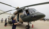 Phóng viên chụp ảnh trực thăng M-171 trong chuyến thăm một căn cứ quân sự Trung Quốc ở ngoại ô Bắc KinhẢnh: China Daily 