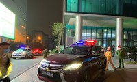 Cảnh sát khám xét trụ sở Tập đoàn FLC sau khi ông Trịnh Văn Quyết bị khởi tố, bắt tạm giam ảnh: lê dương