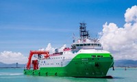 Tàu Tansuo 2 trở lại cảng ở Hải Nam hôm 6/6 sau khi kết nối trạm nghiên cứu chính với phòng thí nghiệm dưới đáy Biển Đông Ảnh: CCTV 