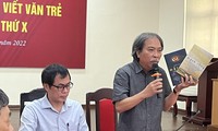 Chủ tịch Hội Nhà văn Việt Nam cam kết tìm kiếm, khích lệ nhiều giọng nói mới hơn nữa Ảnh: KỲ SƠN