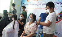 Những mái tóc dài dày công chăm dưỡng được hiến tặng cho các bệnh nhân ung thư Ảnh: Thanh Trần
