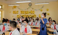 Học sinh lớp 6 một trường THCS tại Hà Nội trong giờ học 