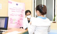 Phụ nữ nên khám sức khỏe định kì để phát hiện sớm dấu hiệu ung thư vú 