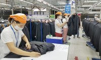 Đơn hàng xuất khẩu của các doanh nghiệp dệt may đang bị cắt giảm, ảnh hưởng tới việc làm, thu nhập của người lao động khi Tết sắp tới gần Ảnh minh họa: Phạm Thanh 