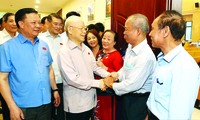 Tổng Bí thư Nguyễn Phú Trọng tiếp xúc cử tri Hà Nội trước kỳ họp Quốc hội ảnh: TTXVN