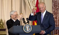 Năm 2015, tại cuộc chiêu đãi Tổng Bí thư Nguyễn Phú Trọng, Phó Tổng thống Mỹ Joe Biden lẩy Kiều: “Trời còn để có hôm nay / Tan sương đầu ngõ vén mây giữa trời”Ảnh: AP