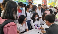 Sinh viên nên tìm việc làm tại các đơn vị, đại học uy tín trong các ngày hội tư vấnảnh: Nguyễn Dũng 