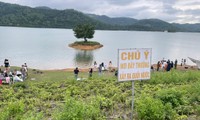 Biển cảnh báo được đặt tại “đảo cô đơn” Phú Ninh Ảnh: Bách Viên 
