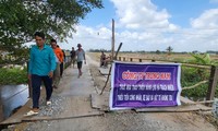 Người dân bức xúc treo bảng tại khu vực thi công dự án