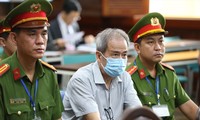 Bị cáo Nguyễn Văn Hưng - cựu Phó Chánh Thanh tra NHNN tại phiên tòa Ảnh: Duy Anh