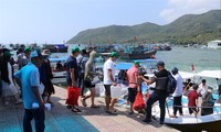 Du khách tham quan biển đảo Nha Trang - Khánh Hòa trong dịp nghỉ lễẢnh: LỮ HỒ