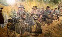 Tranh vẽ tái hiện hình ảnh đội quân xe đạp thồ vận chuyển hậu cần đảm bảo cho Chiến dịch Điện Biên Phủ