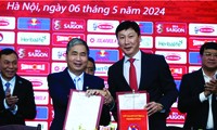 HLV Kim Sang-sik đối diện nhiều khó khăn khi dẫn dắt đội tuyển Việt Nam thay ông Philippe Troussier ảnh: Anh Đoàn