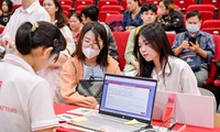 Thí sinh nhập học tại một trường đại học ở TPHCM ngày 19/8 ảnh: Nguyễn Dũng 