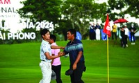 Đoàn Uy và Đức Sơn bắt tay nhau khi giải vô địch Golf Quốc gia 2024 khép lạiẢnh: VinpearlGolf