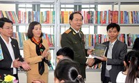 Chủ tịch nước khi còn là Bộ trưởng Bộ Công an đã đến thăm Trường THPT Kim Sơn B Ảnh: Thanh Huyền 