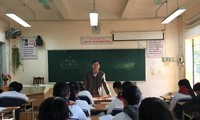 Long đong phận giáo viên hợp đồng Ảnh: Việt Nguyễn 