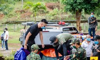 Ðội phản ứng nhanh CLB PVC mang gạo đến người dân Mèo Vạc, Hà Giang 