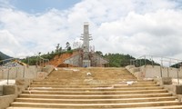  Tượng đài chiến thắng Khâm Ðức đang được huyện nghèo Phước Sơn (Quảng Nam) đầu tư xây dựng với dự toán kinh phí 14 tỷ đồng Ảnh: Nguyễn Thành