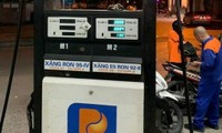 Cây xăng của cửa hàng xăng dầu số ll (thuộc Hợp tác xã Thương mại Láng Hạ) tại địa chỉ 95 Vũ Ngọc Phan, Ðống Ða, Hà NộI dừng bán dù vẫn còn 20.000 lít xăng trong bồn chứa 