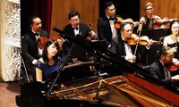 Nghệ sĩ piano Nguyễn Thùy Yên trong đêm diễn nhạc giao hưởng lớn nhất thế giới trong đại dịch COVID-19 Ảnh: HSBO 