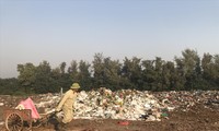 Tỷ lệ chôn lấp quá cao gây nhiều vấn đề bức xúc. Trong ảnh là bãi chôn lấp rác thải của thành phố Hưng Yên, tỉnh Hưng Yên. Ảnh: Nguyễn Hoài