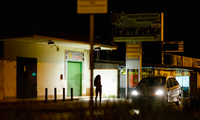 Một gái mại dâm ở Volturno, miền nam Italy Ảnh: NYT 