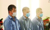 Các bị cáo Thủy, Bằng, Vân tại phiên tòa ngày 29/7 Ảnh: Công an Bắc Kạn 