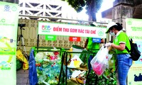 Trong ngày đầu tiên thực hiện đổi rác lấy quà trên địa bàn phường Phan Chu Trinh, đã có khoảng 360 lượt cư dân tham gia, thực hiện đổi gần 600kg rác tái chế