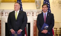 Ngoại trưởng Mỹ Mike Pompeo (trái) và Bộ trưởng Quốc phòng Mark Esper dự một cuộc họp báo tại Washington ngày 21/9 Ảnh: AP