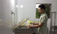 Nguyễn Văn Nhị, Giám đốc Công ty TNHH Phát triển nông nghiệp Nhị Nguyễn đã gây dựng thành công mô hình chăn nuôi gà đồi sinh học Ảnh: NVCC 