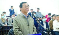 Cựu Bộ trưởng Vũ Huy Hoàng khai báo về nhân thân tại tòa 