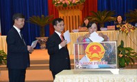 Các đại biểu bỏ phiếu tín nhiệm tại Kỳ họp HÐND tỉnh Yên Bái. Ảnh: Cổng thông tin điện tử tỉnh Yên Bái ​