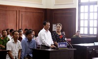 Các bị cáo Trần Thị Dung và Trương Huy Liệu tại tòa. Ảnh: Giang Thanh