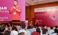 Lê Quang Hiếu thuyết trình tại một sự kiện do cộng đồng OpenStack toàn thế giới tổ chức năm 2018. Ảnh: NVCC