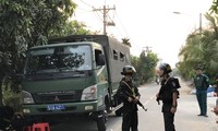 Lực lượng cảnh sát vây bắt Tuấn "khỉ" sau khi đối tượng gây án bỏ trốn. Ảnh: PV
