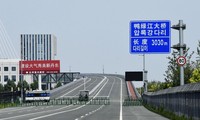 Cây cầu nối liền cửa khẩu Tập An của Trung Quốc và Manpo của Triều Tiên ảnh: Kyodo 