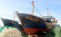 Tàu sắt đánh cá theo nghị định 67, nằm bờ Ảnh: Hồng Vĩnh