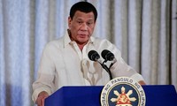 Tổng thống Philippines chưa vội tiêm vắc-xin COVID-19 của Nga