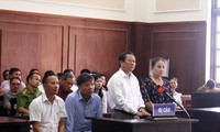 Các bị cáo trong phiên tòa phúc thẩm Ảnh: Giang Thanh 