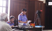 Trong phần tranh luận, đại diện VKS giữ nguyên quyết định kháng nghị 1 phần bản án đối với tội Buôn lậu của bị cáo Trần Thị Dung và Trương Huy Liệu ảnh: G.T 